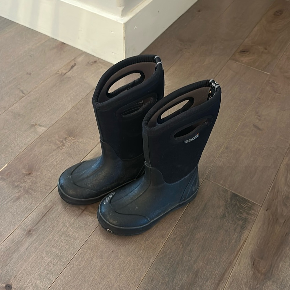 BOGS Kids Black Waterproof Snow Boots - size 4